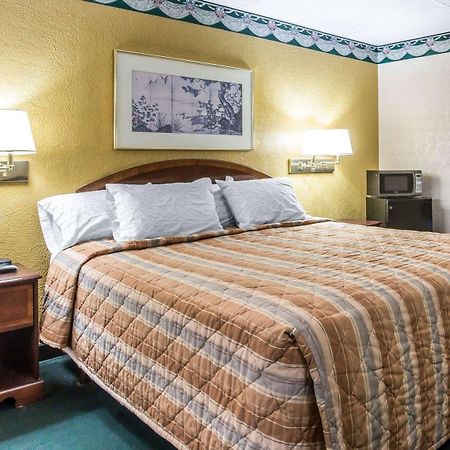 גדסדן Rodeway Inn מראה חיצוני תמונה