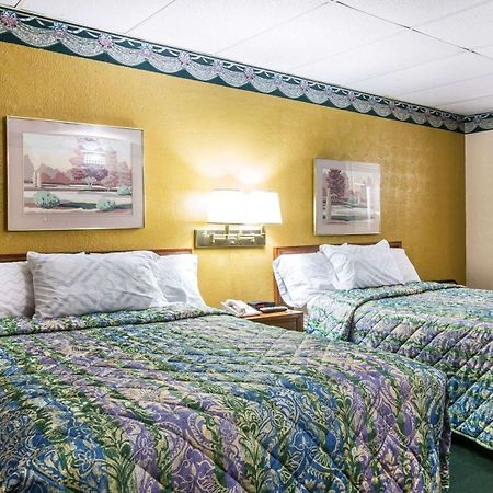 גדסדן Rodeway Inn מראה חיצוני תמונה
