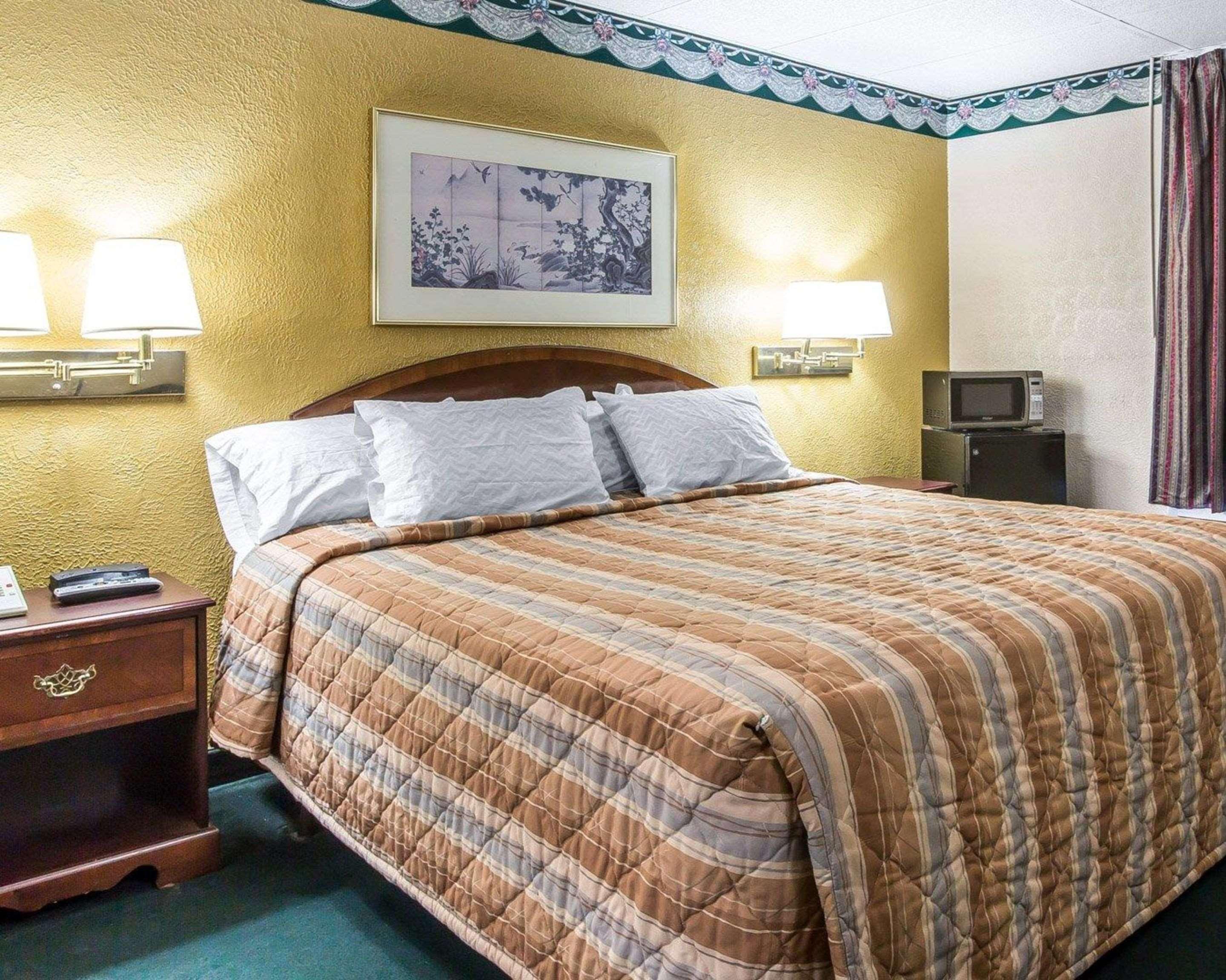 גדסדן Rodeway Inn מראה חיצוני תמונה