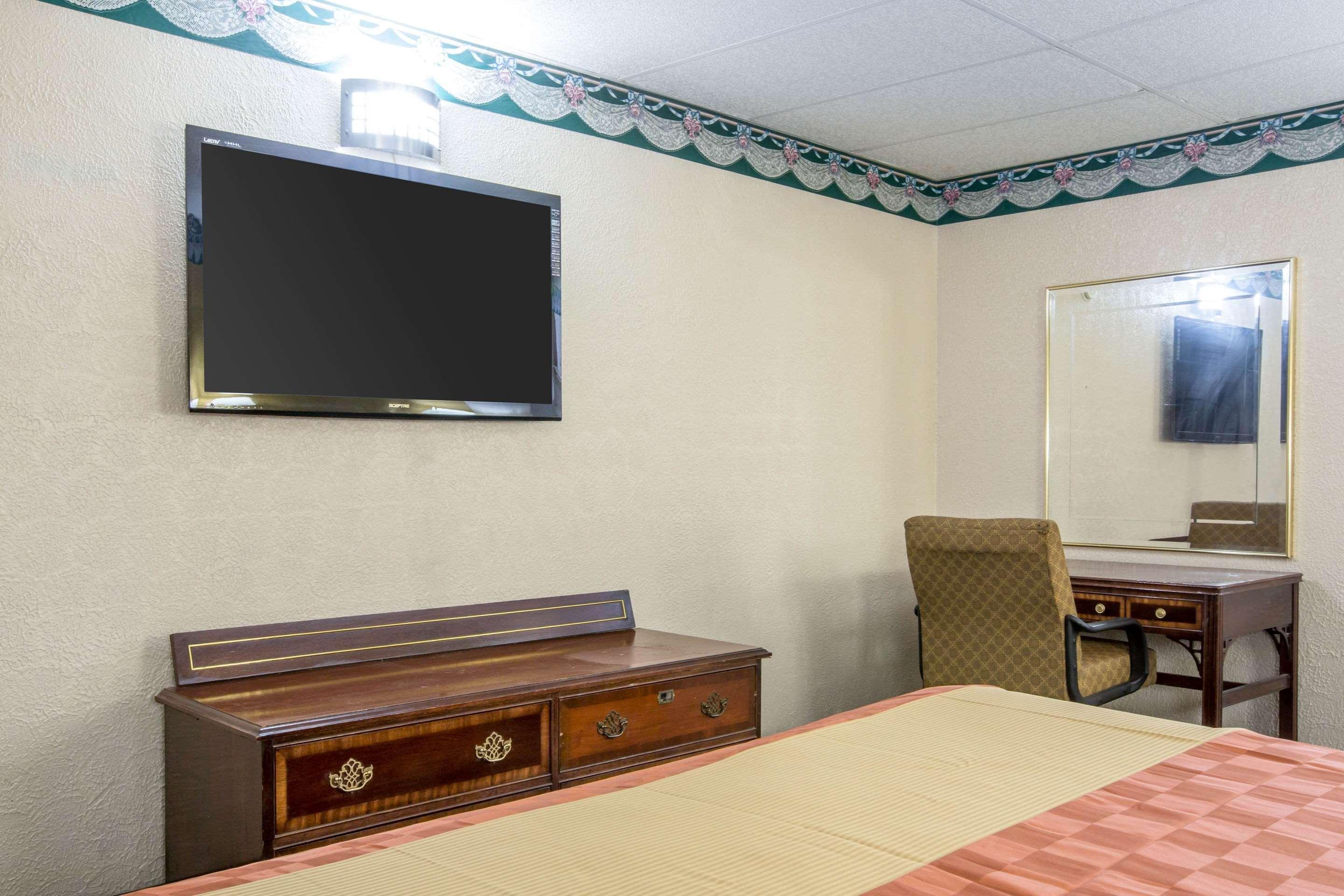 גדסדן Rodeway Inn מראה חיצוני תמונה