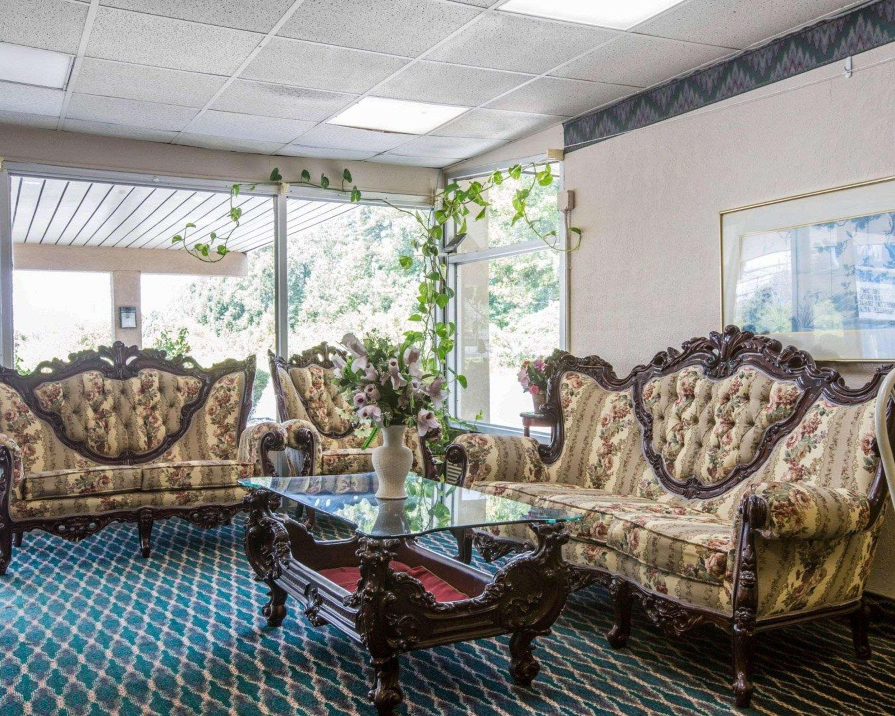 גדסדן Rodeway Inn מראה חיצוני תמונה