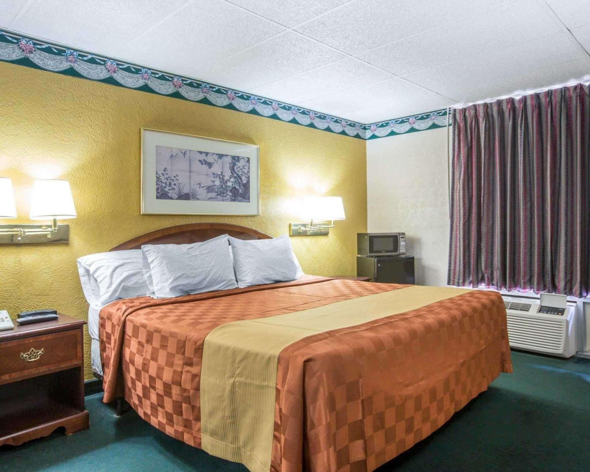 גדסדן Rodeway Inn מראה חיצוני תמונה