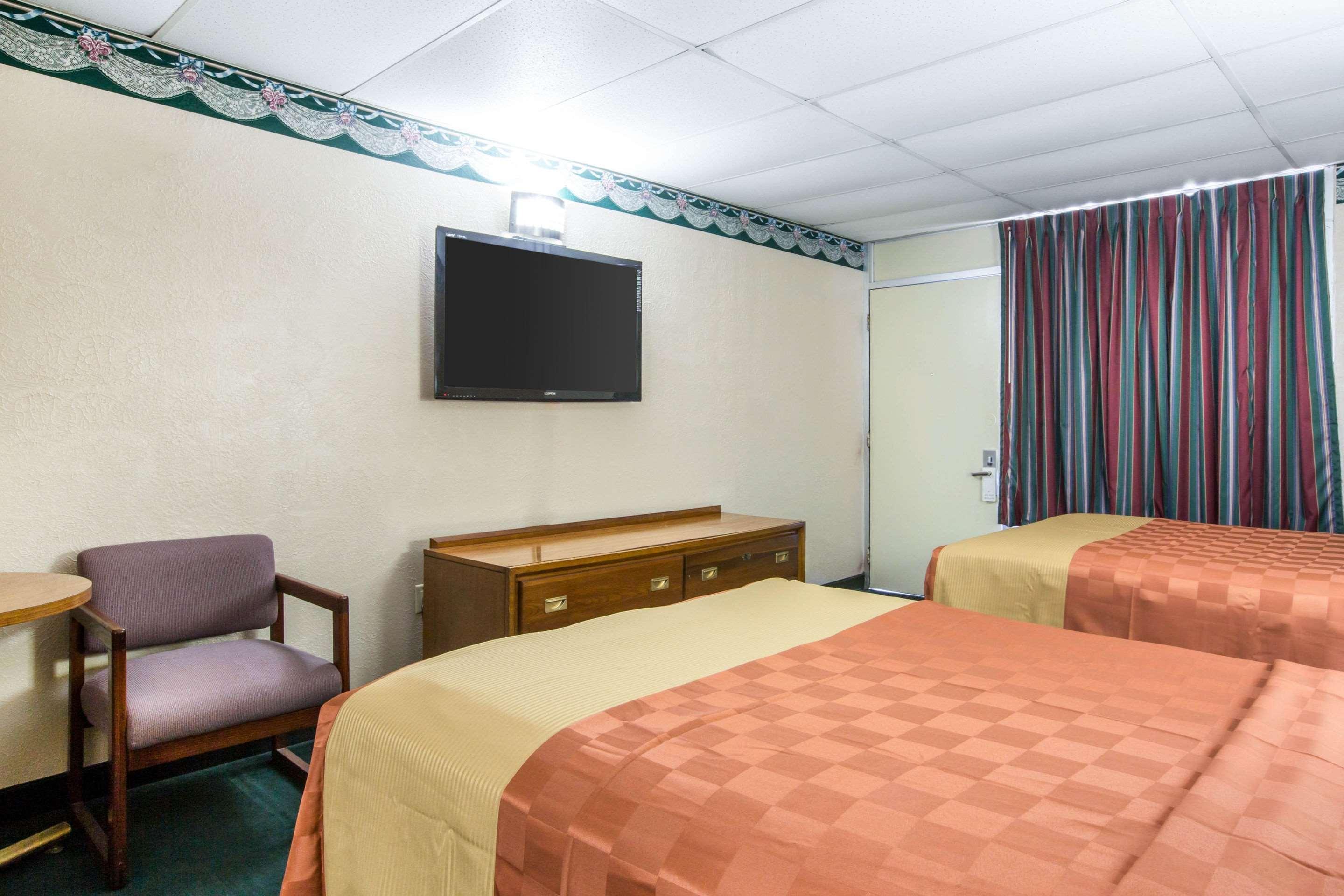 גדסדן Rodeway Inn מראה חיצוני תמונה