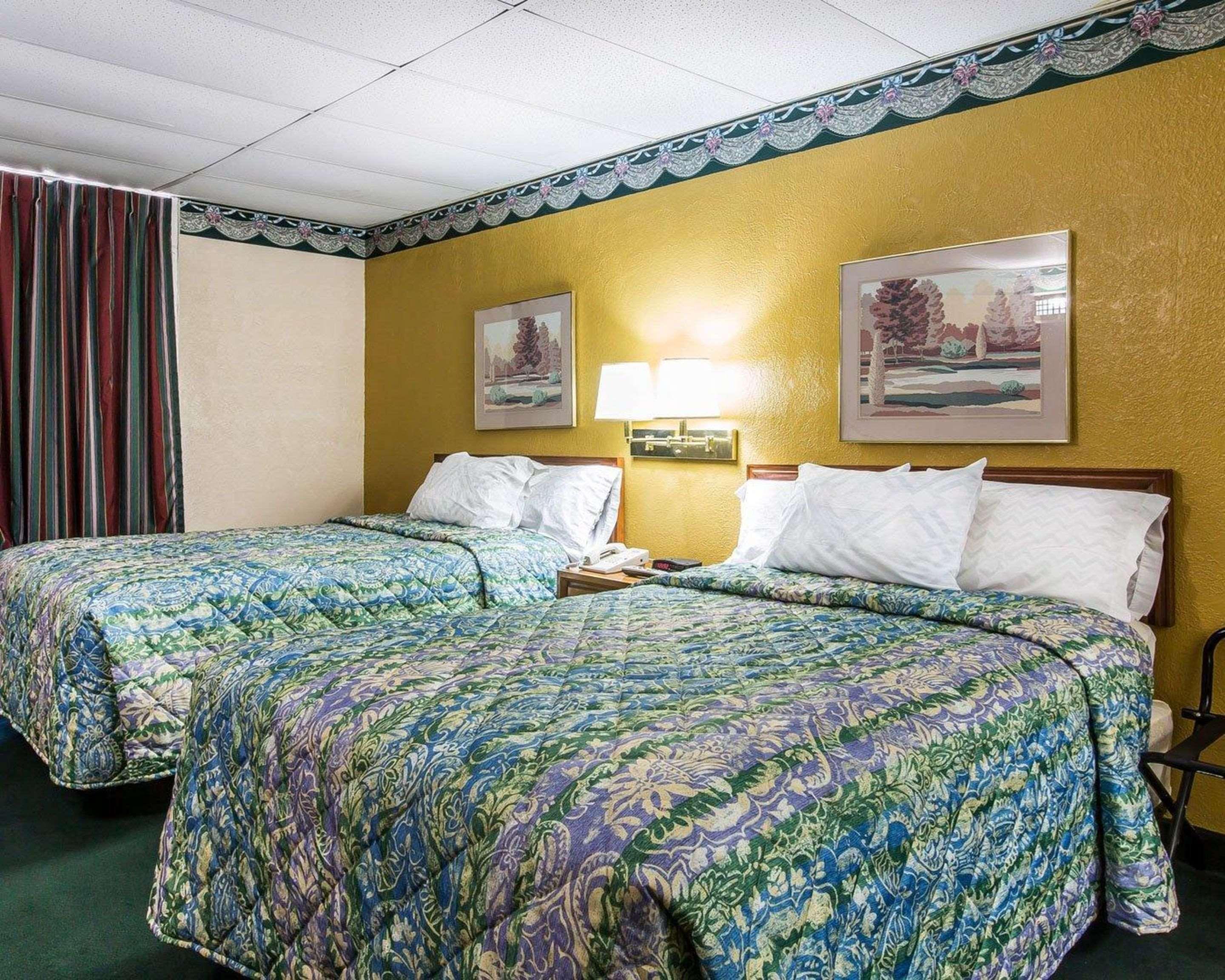 גדסדן Rodeway Inn מראה חיצוני תמונה